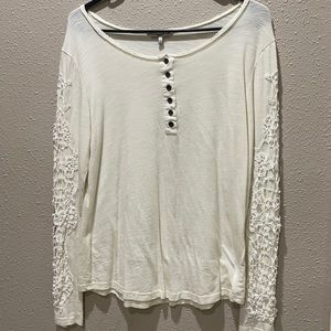 Ladies BKE large long sleeve shirt